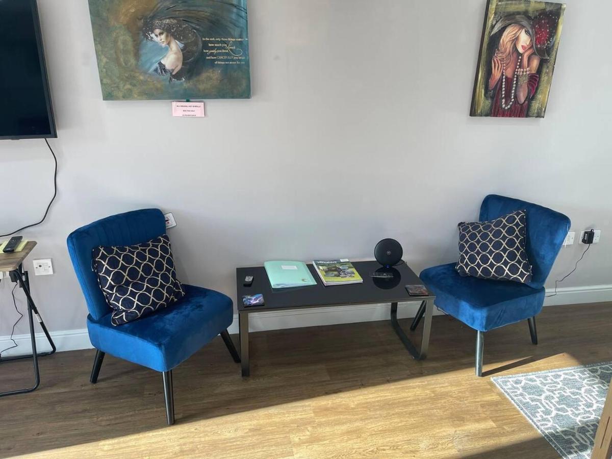 Brighouse Studio - Pet Friendly! - Free Parking Экстерьер фото